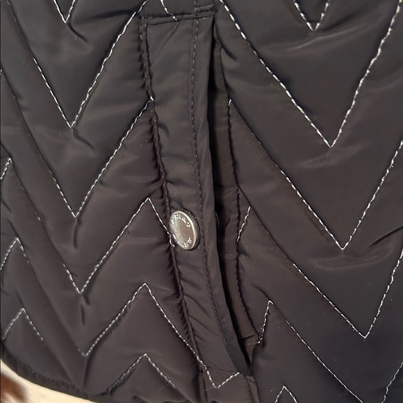 Ariat Women's Black Chevron Quilted Vest Size XS - Picture 4 of 7